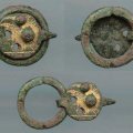 Disc-on-Pin Buckle